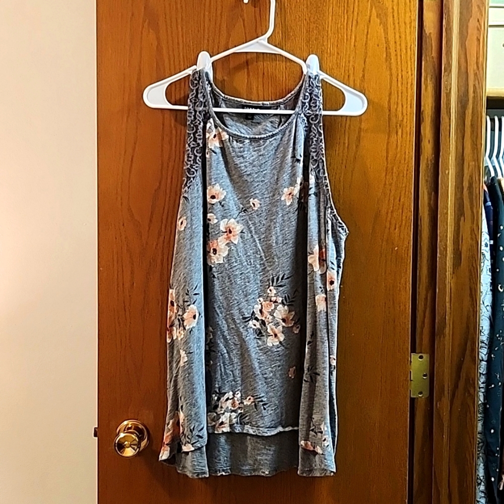 Torrid size 2 gray floral with lace detail tank